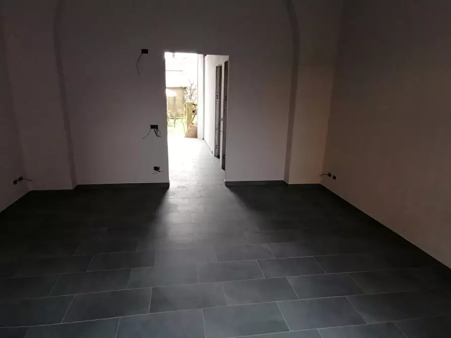 Immagine 3 di Locale commerciale in vendita  a Lucca