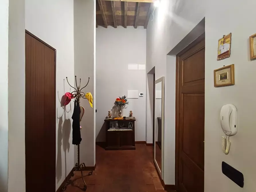 Immagine 21 di Appartamento in vendita  a Lucca