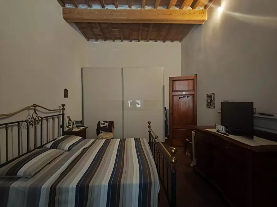 Immagine 11 di Appartamento in vendita  a Lucca