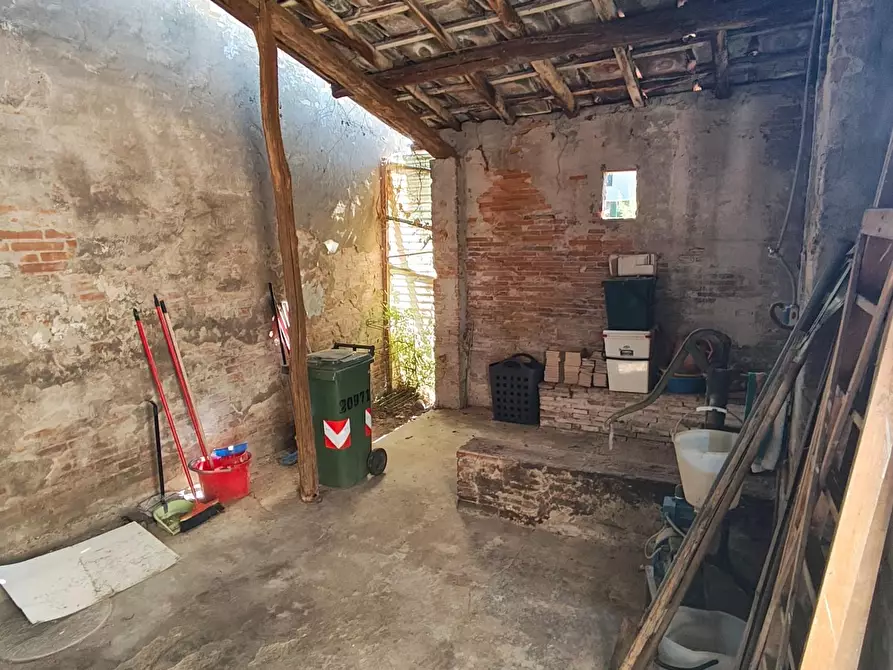 Immagine 30 di Appartamento in vendita  a Lucca