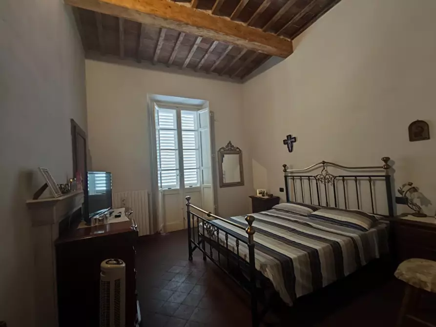 Immagine 13 di Appartamento in vendita  a Lucca