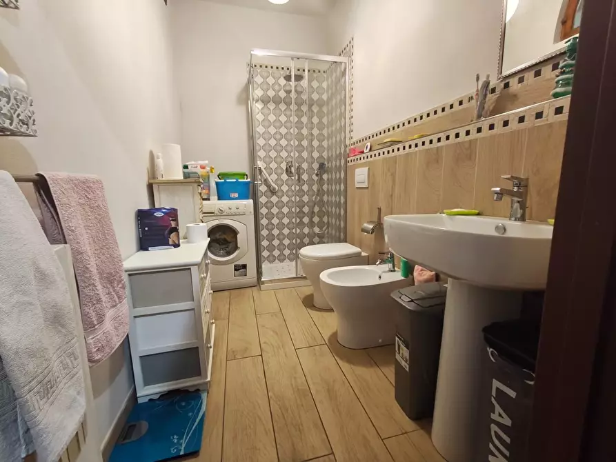 Immagine 7 di Appartamento in vendita  a Lucca