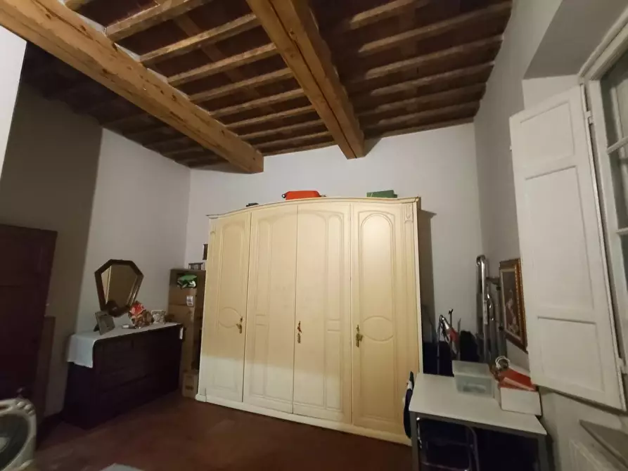 Immagine 17 di Appartamento in vendita  a Lucca