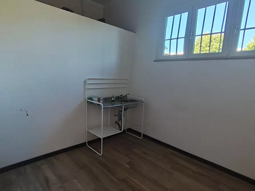 Immagine 18 di Ufficio in affitto  a Lucca