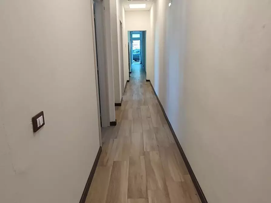 Immagine 8 di Ufficio in affitto  a Lucca