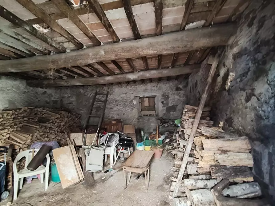 Immagine 5 di Deposito in vendita  a Lucca