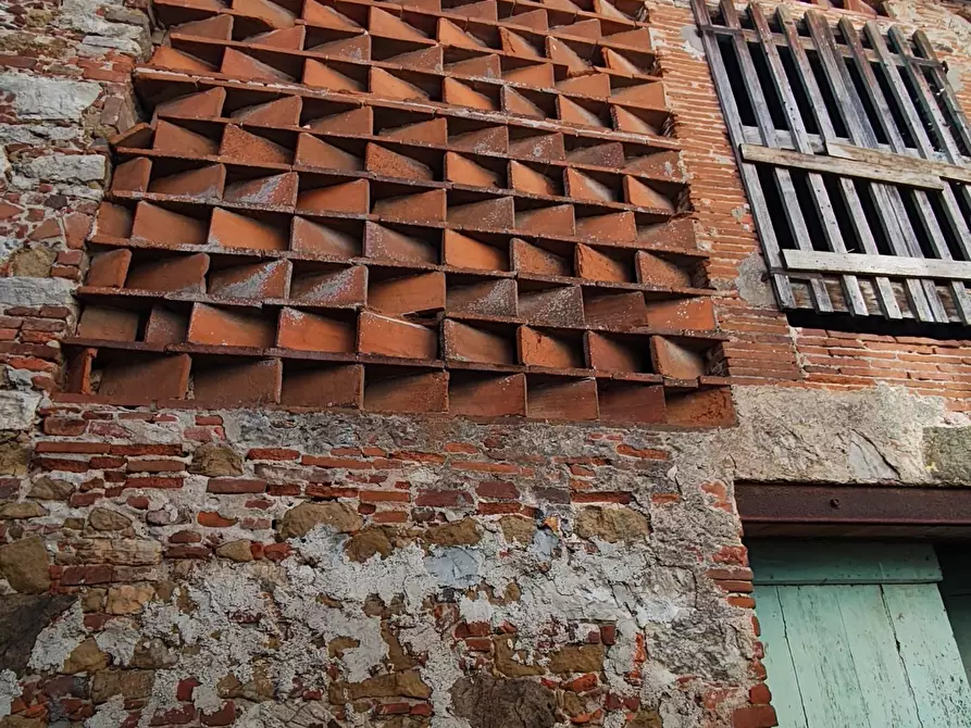 Immagine 16 di Deposito in vendita  a Lucca