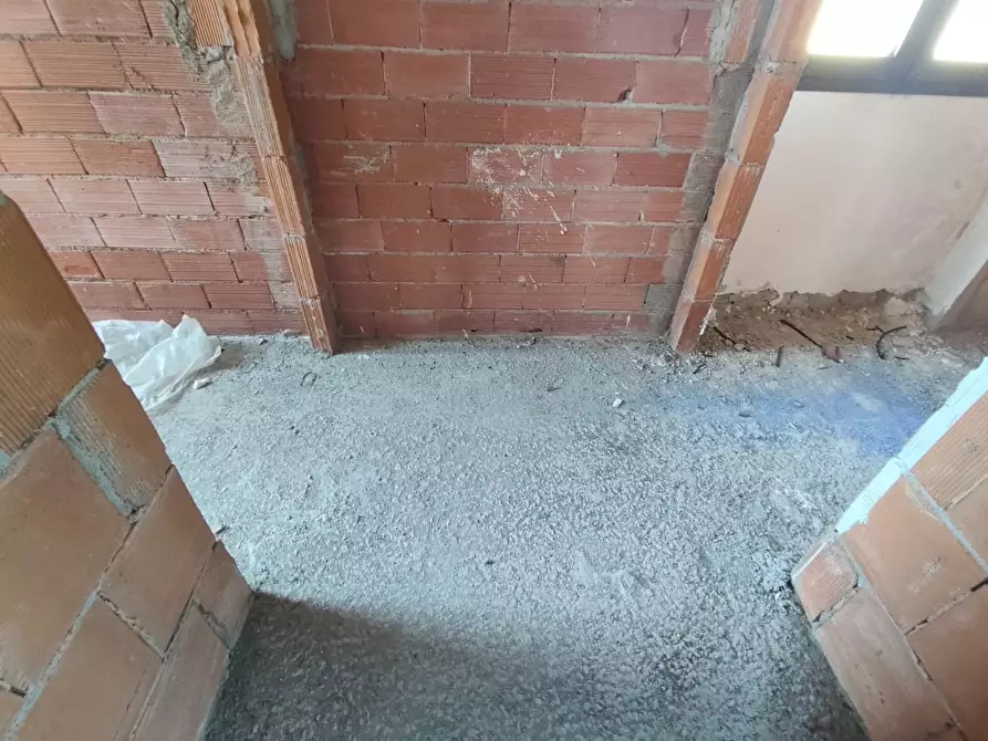 Immagine 18 di Ufficio in vendita  a Capannori