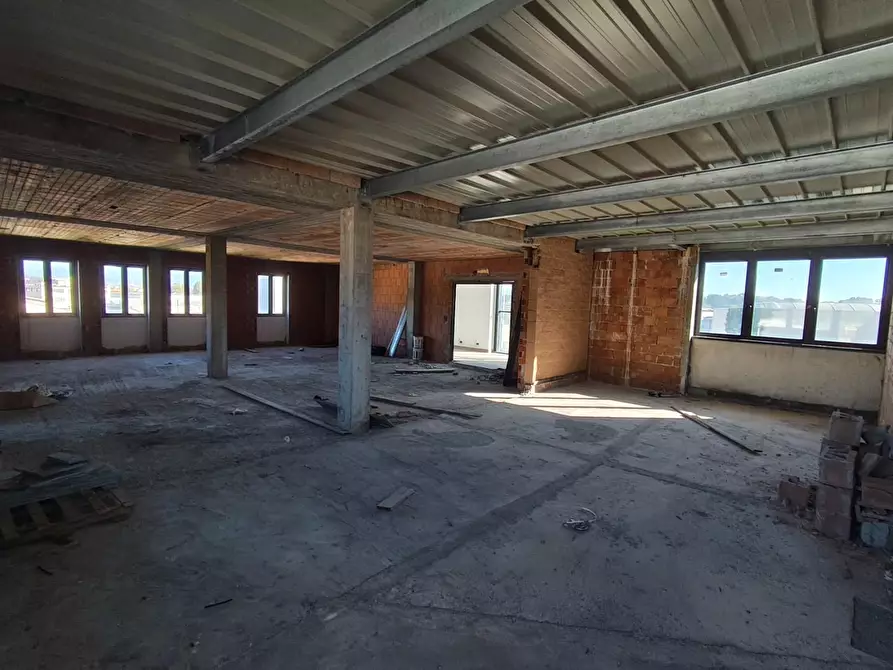 Immagine 9 di Ufficio in vendita  a Capannori