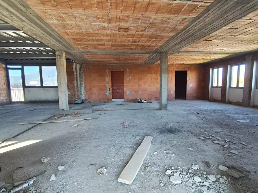 Immagine 26 di Ufficio in vendita  a Capannori