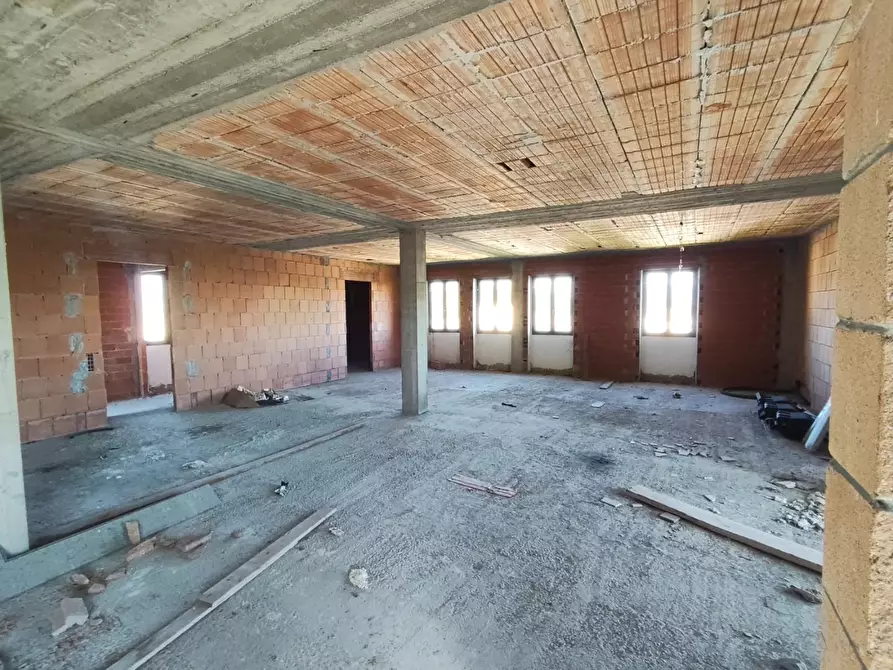 Immagine 14 di Ufficio in vendita  a Capannori