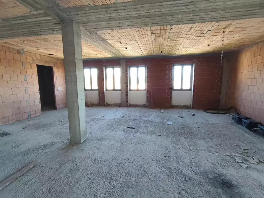 Immagine 20 di Ufficio in vendita  a Capannori