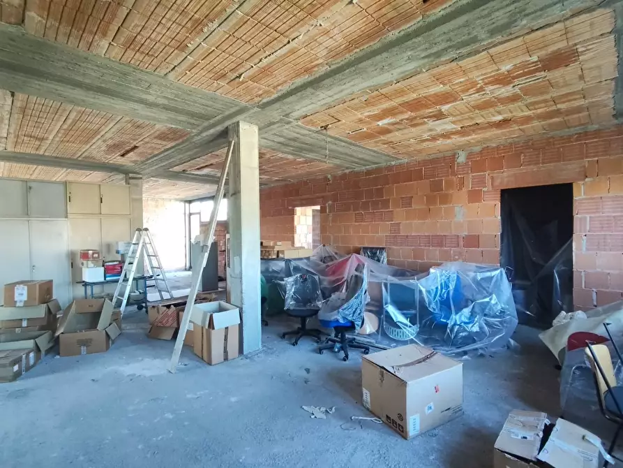 Immagine 3 di Ufficio in vendita  a Capannori