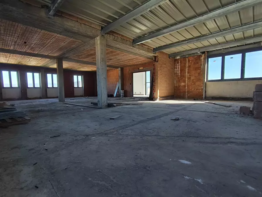 Immagine 16 di Ufficio in vendita  a Capannori