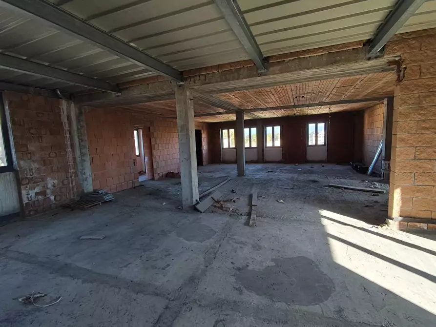 Immagine 24 di Ufficio in vendita  a Capannori