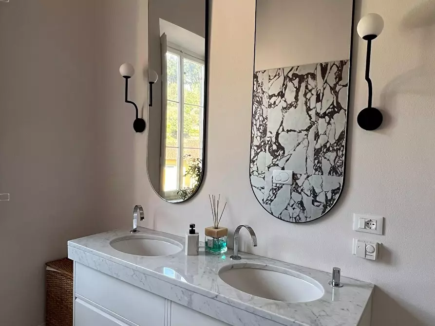 Immagine 17 di Appartamento in vendita  a Lucca