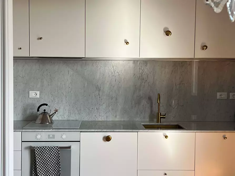 Immagine 4 di Appartamento in vendita  a Lucca