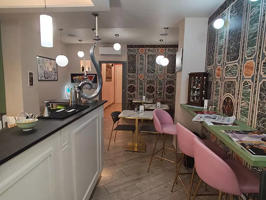 Immagine 3 di Locale commerciale in vendita  a Lucca