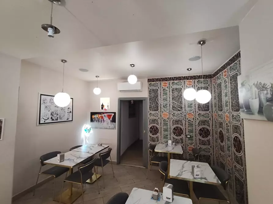 Immagine 15 di Locale commerciale in vendita  a Lucca