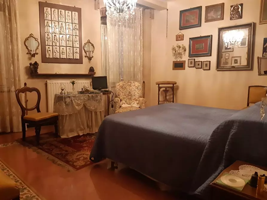 Immagine 15 di Appartamento in vendita  a Lucca