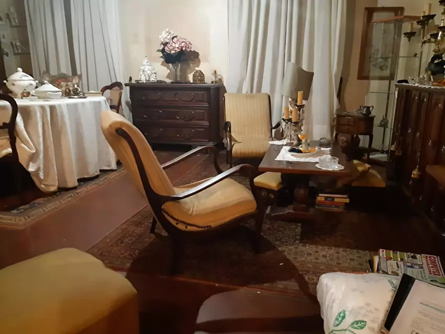 Immagine 11 di Appartamento in vendita  a Lucca