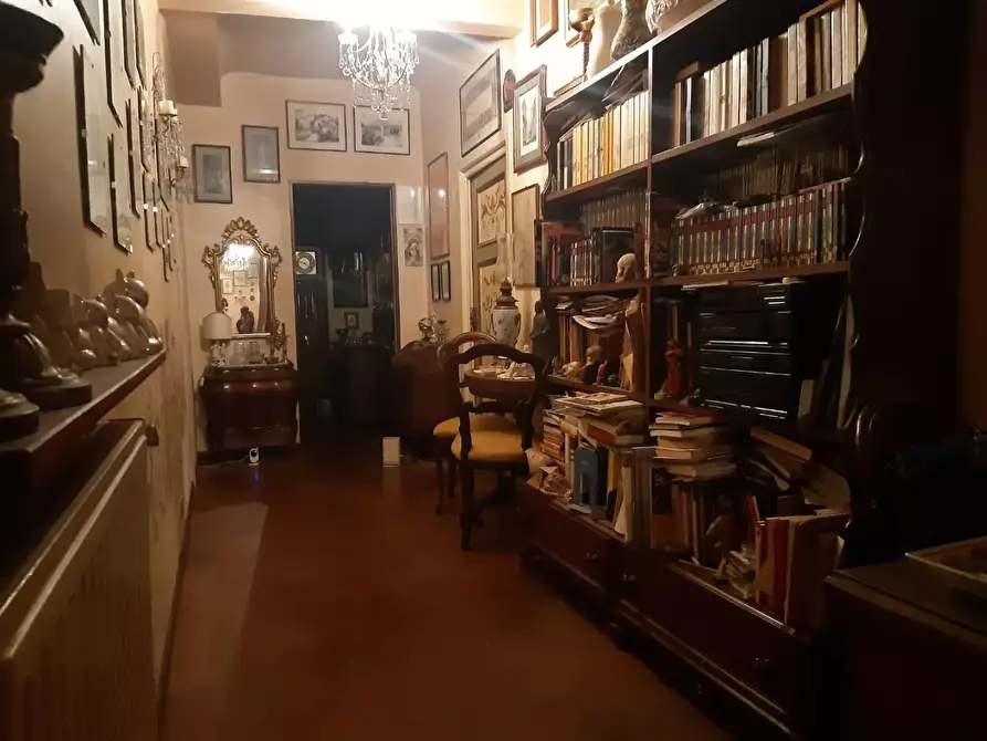 Immagine 21 di Appartamento in vendita  a Lucca