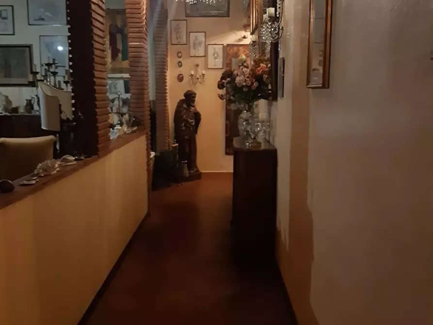 Immagine 18 di Appartamento in vendita  a Lucca