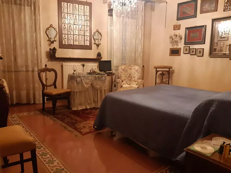 Immagine 14 di Appartamento in vendita  a Lucca