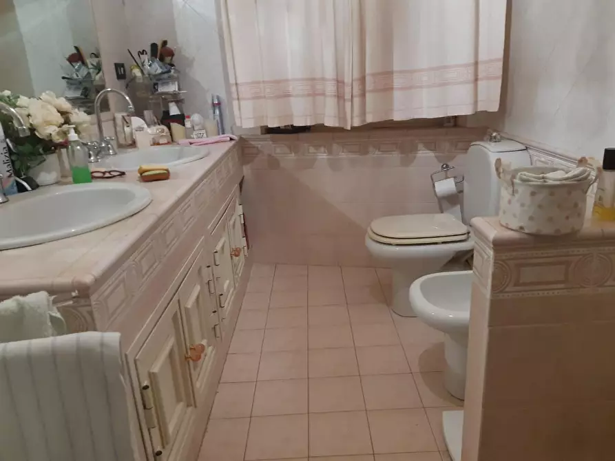 Immagine 6 di Appartamento in vendita  a Lucca