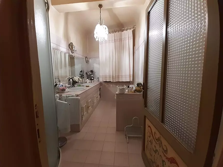 Immagine 3 di Appartamento in vendita  a Lucca