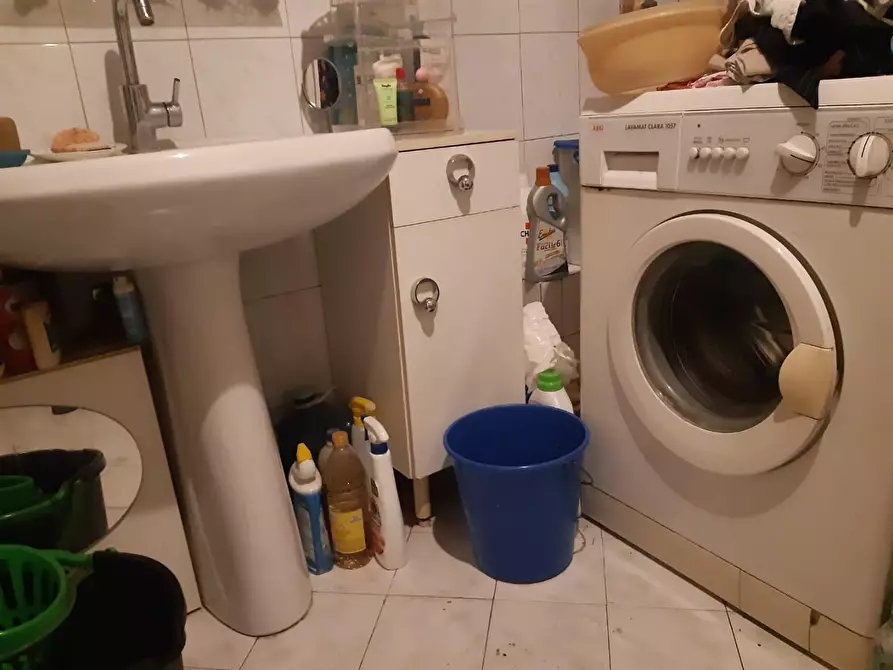 Immagine 2 di Appartamento in vendita  a Lucca