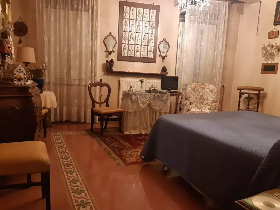 Immagine 17 di Appartamento in vendita  a Lucca