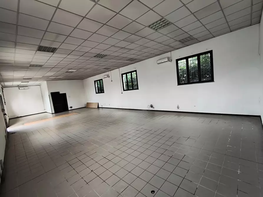 Immagine 7 di Attività artigianale in affitto  a Capannori