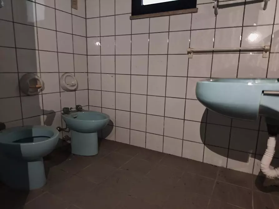 Immagine 11 di Attività artigianale in affitto  a Capannori