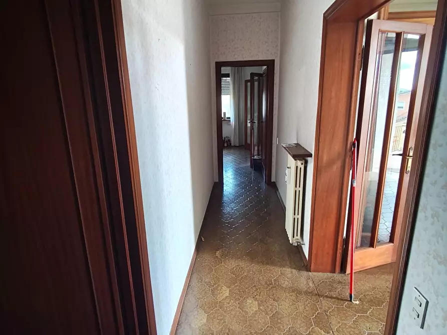 Immagine 27 di Villa in vendita  a Lucca