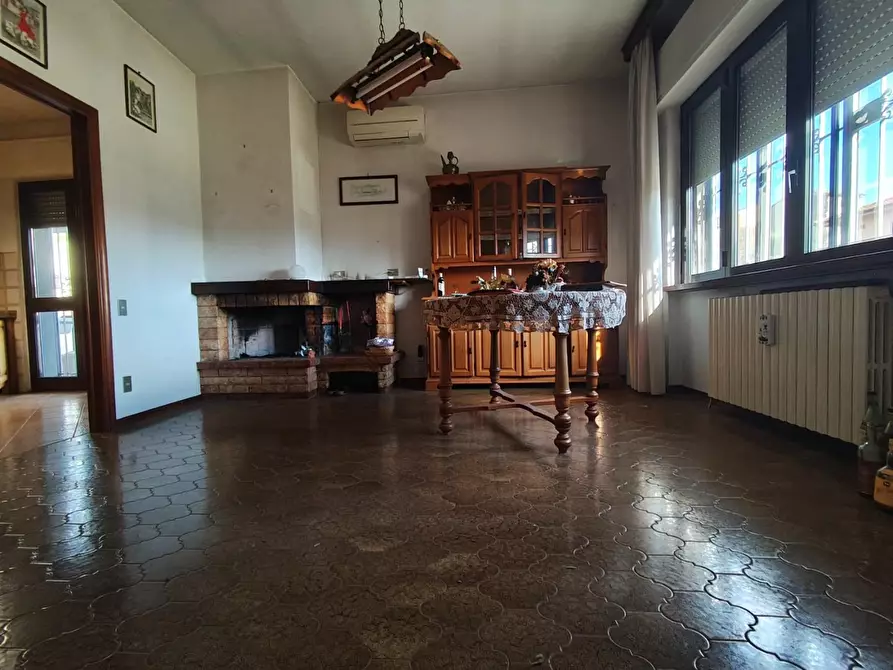 Immagine 47 di Villa in vendita  a Lucca