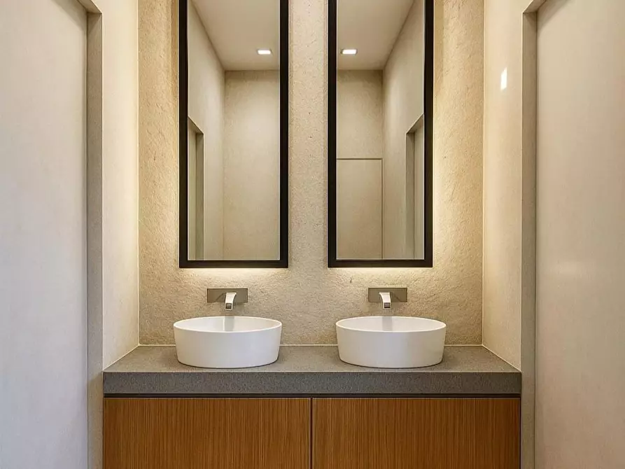 Immagine 12 di Appartamento in vendita  a Lucca