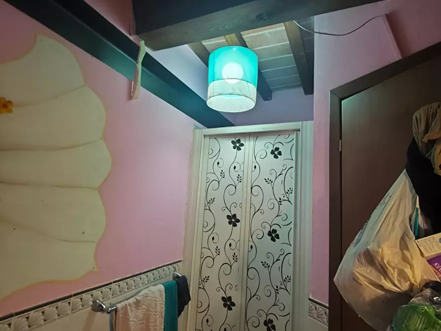 Immagine 12 di Appartamento in vendita  a Lucca