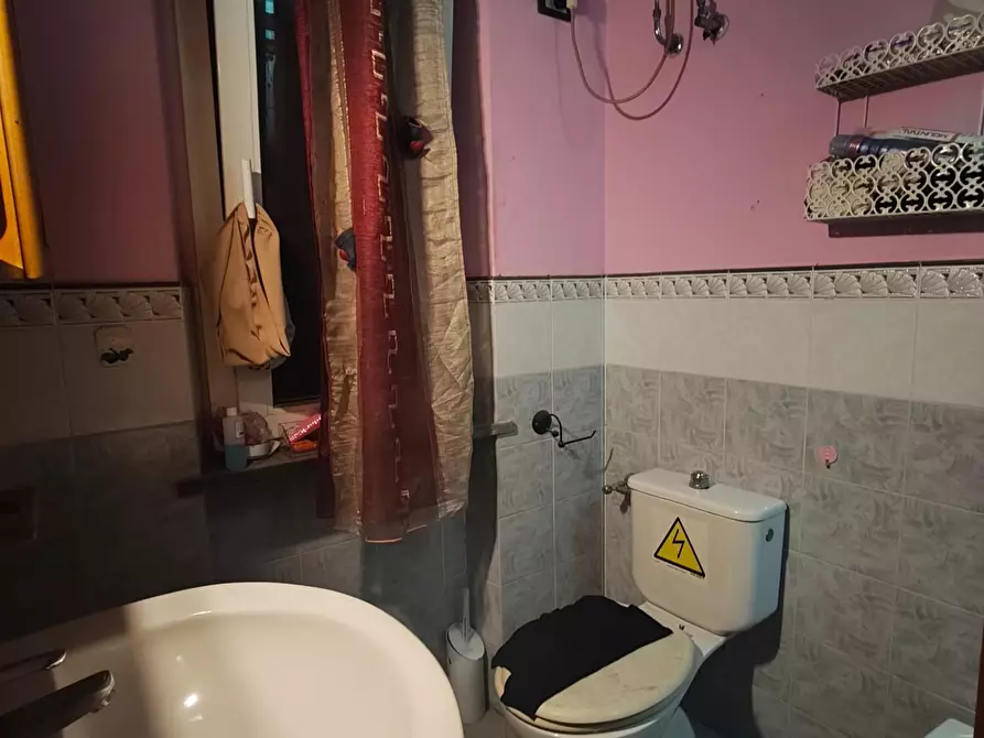 Immagine 17 di Appartamento in vendita  a Lucca