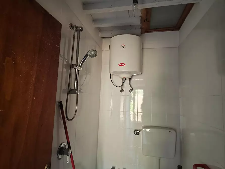 Immagine 8 di Appartamento in vendita  a Lucca