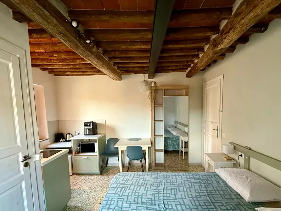 Immagine 2 di Appartamento in affitto  a Lucca