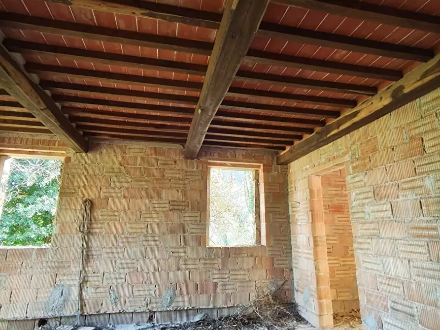 Immagine 19 di Rustico / casale in vendita  a Capannori