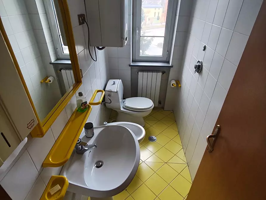 Immagine 10 di Ufficio in affitto  a Lucca