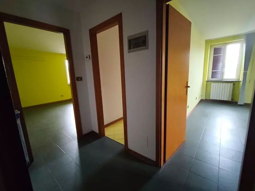 Immagine 20 di Ufficio in affitto  a Lucca