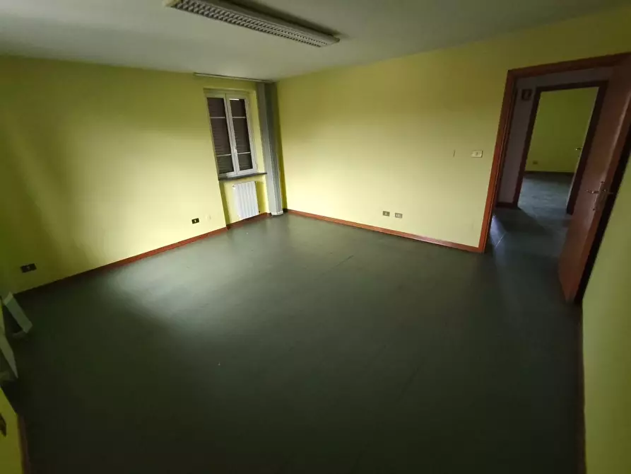 Immagine 6 di Ufficio in affitto  a Lucca