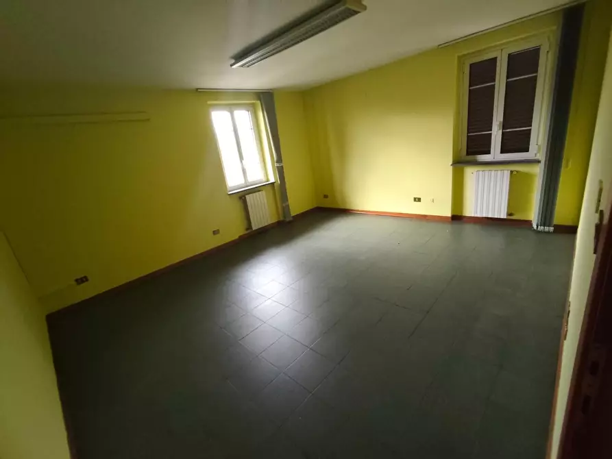 Immagine 8 di Ufficio in affitto  a Lucca