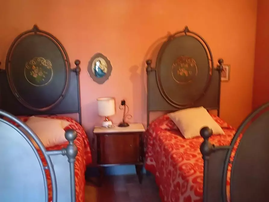 Immagine 98 di Casa colonica in vendita  a Capannori