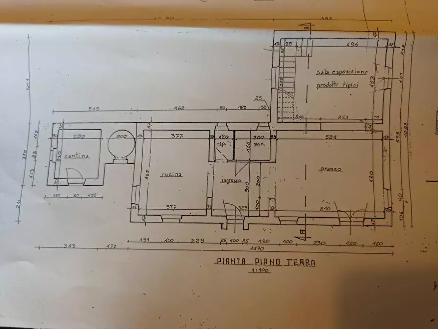 Immagine 67 di Casa colonica in vendita  a Capannori