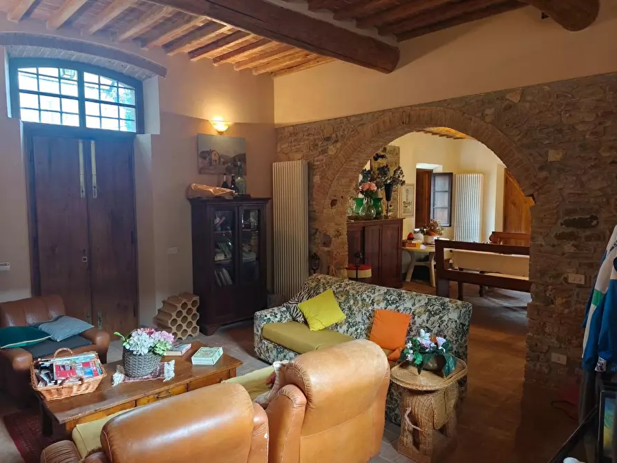 Immagine 33 di Casa colonica in vendita  a Capannori