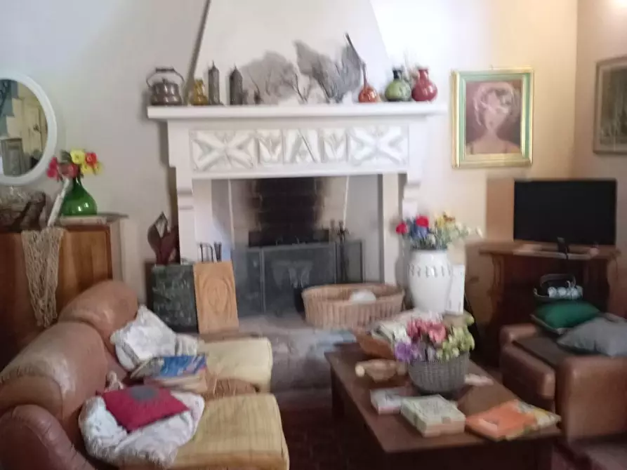 Immagine 91 di Casa colonica in vendita  a Capannori